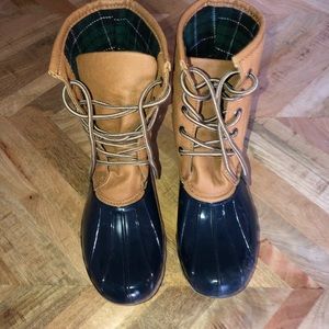 Duck boots